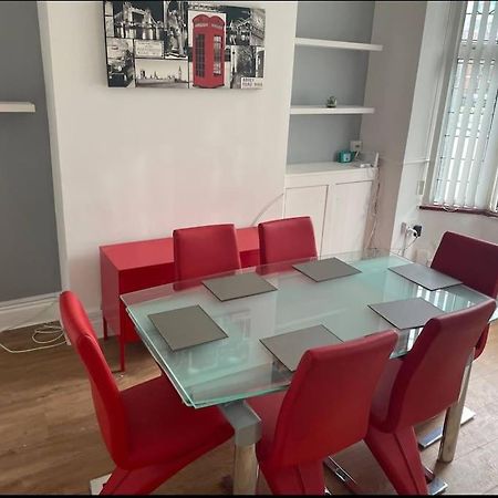 Wv1 Budget Contractor Stays- 5 Beds - Discounts Ok Wolverhampton Bagian luar foto