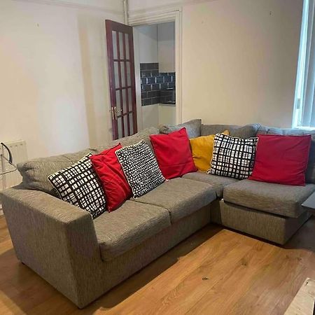 Wv1 Budget Contractor Stays- 5 Beds - Discounts Ok Wolverhampton Bagian luar foto