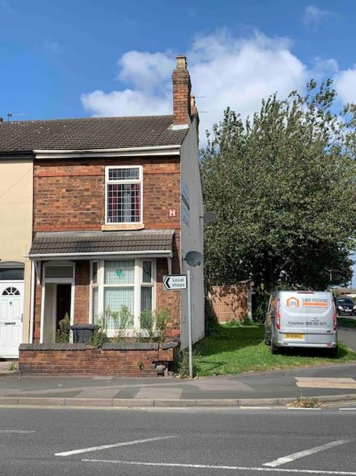 Wv1 Budget Contractor Stays- 5 Beds - Discounts Ok Wolverhampton Bagian luar foto