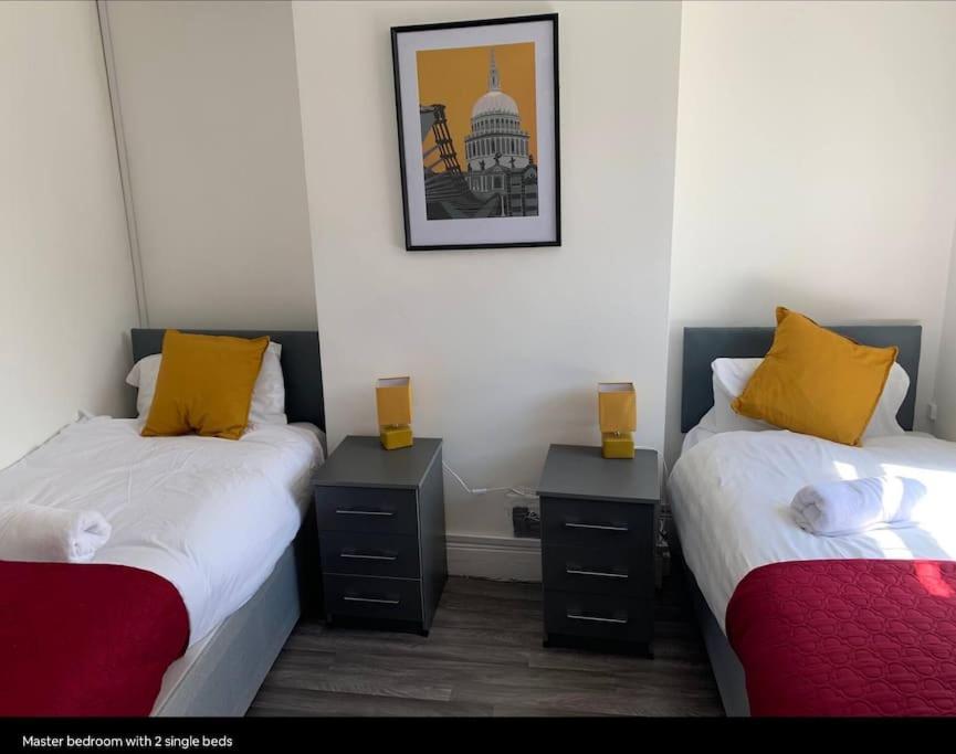 Wv1 Budget Contractor Stays- 5 Beds - Discounts Ok Wolverhampton Bagian luar foto